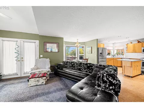 Living - 4057 NE 5th Dr, Gresham, OR 97030 photo 4 of 6