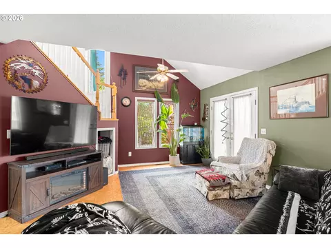 Living - 4057 NE 5th Dr, Gresham, OR 97030 photo 2 of 6