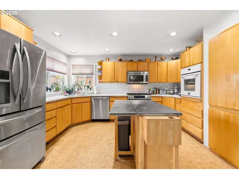 Kitchen - 4057 NE 5th Dr, Gresham, OR 97030 photo 2 of 5