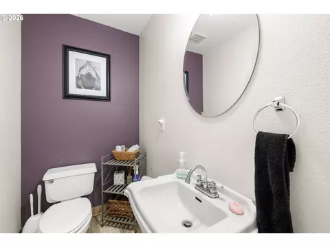 Bath - 4057 NE 5th Dr, Gresham, OR 97030 photo 5 of 5