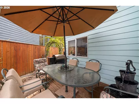 Exterior - 4057 NE 5th Dr, Gresham, OR 97030 photo 7 of 9