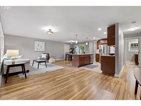 Living - 1624 Walnut St, Eugene, OR 97403 photo 1 of 9