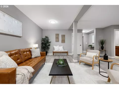 Living - 1624 Walnut St, Eugene, OR 97403 photo 8 of 9
