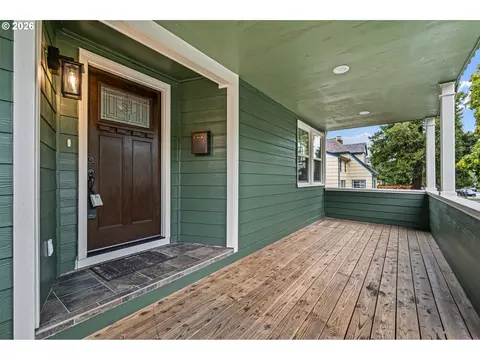 Exterior - 1624 Walnut St, Eugene, OR 97403 photo 4 of 7