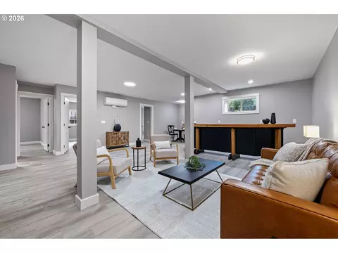 Living - 1624 Walnut St, Eugene, OR 97403 photo 9 of 9
