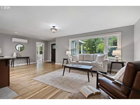 Living - 1624 Walnut St, Eugene, OR 97403 photo 3 of 9