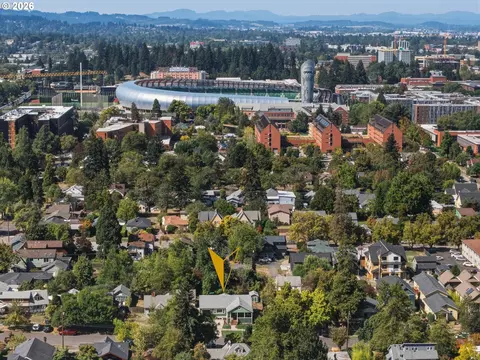View/Area - 1624 Walnut St, Eugene, OR 97403 photo 3 of 4