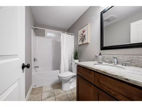 Bath - 1624 Walnut St, Eugene, OR 97403 photo 3 of 3