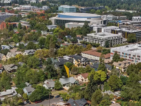 View/Area - 1624 Walnut St, Eugene, OR 97403 photo 2 of 4