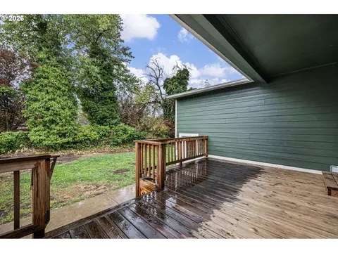 Exterior - 1624 Walnut St, Eugene, OR 97403 photo 5 of 7