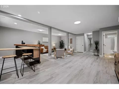 Living - 1624 Walnut St, Eugene, OR 97403 photo 7 of 9