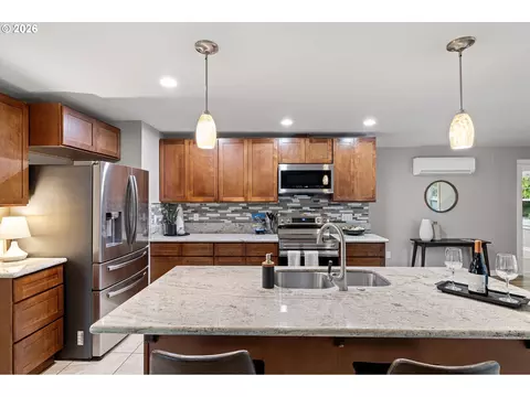 Kitchen - 1624 Walnut St, Eugene, OR 97403 photo 4 of 5