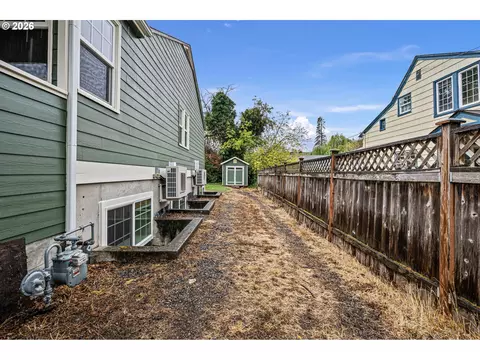 Exterior - 1624 Walnut St, Eugene, OR 97403 photo 7 of 7