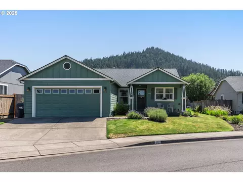1933 S 58th St, Springfield, OR 97478