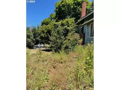 3944 SE Ivon St, Portland, OR 97202