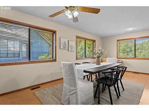 Dining - 1963 SW Myers Pl, Gresham, OR 97080 photo 2 of 2