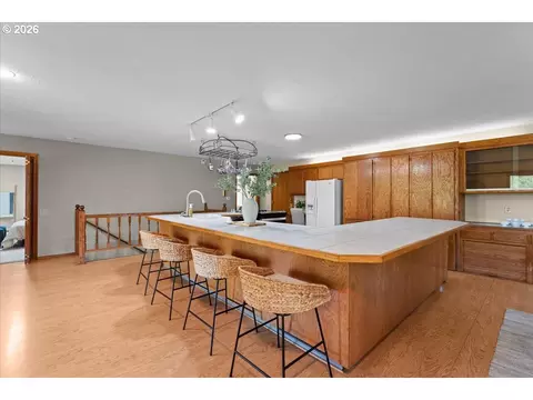 Kitchen - 1963 SW Myers Pl, Gresham, OR 97080 photo 4 of 6