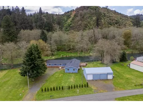 18595 Nestucca Dr, Cloverdale, OR 97112