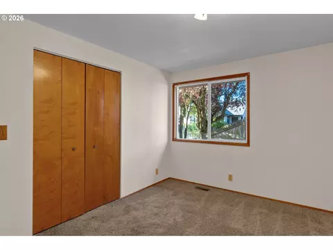 Bedroom - 40 Briarcliff Dr, Eugene, OR 97404 photo 4 of 6