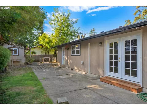 Exterior - 40 Briarcliff Dr, Eugene, OR 97404 photo 4 of 5