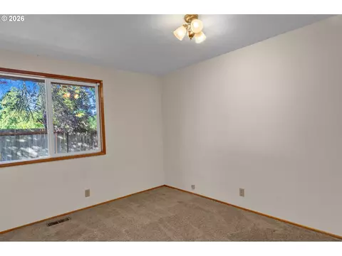 Bedroom - 40 Briarcliff Dr, Eugene, OR 97404 photo 5 of 6