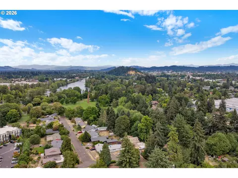 View/Area - 40 Briarcliff Dr, Eugene, OR 97404 photo 4 of 5