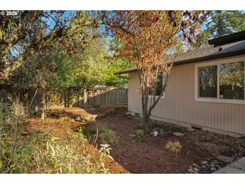 Exterior - 40 Briarcliff Dr, Eugene, OR 97404 photo 1 of 5