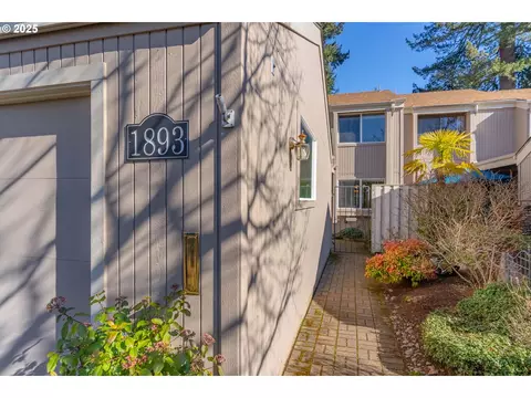 1893 Lexington Cir SE, Salem, OR 97306