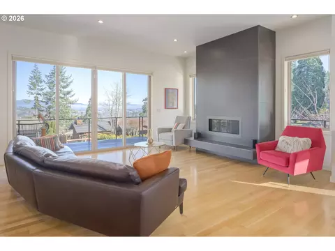 Living - 2490 Panorama Dr, Eugene, OR 97405 photo 2 of 5