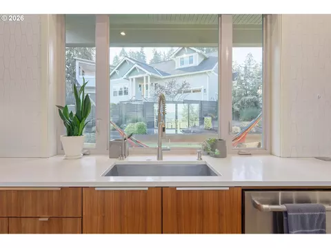 Kitchen - 2490 Panorama Dr, Eugene, OR 97405 photo 5 of 9
