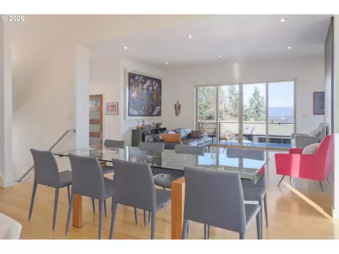 Dining - 2490 Panorama Dr, Eugene, OR 97405 photo 2 of 3