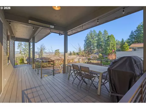 Exterior - 2490 Panorama Dr, Eugene, OR 97405 photo 4 of 5