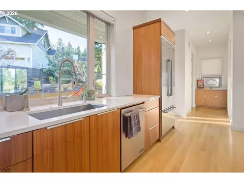 Kitchen - 2490 Panorama Dr, Eugene, OR 97405 photo 7 of 9