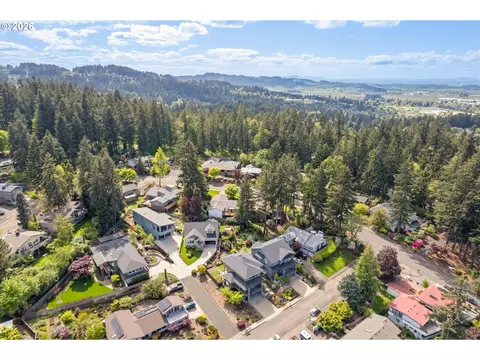 View/Area - 2490 Panorama Dr, Eugene, OR 97405 photo 3 of 3