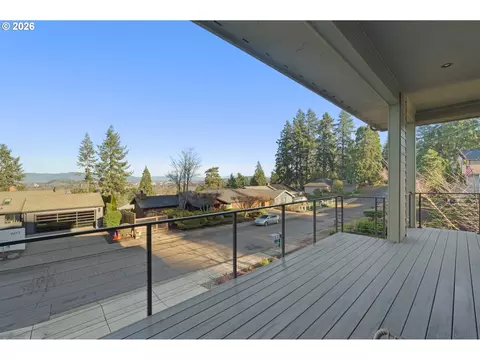 Exterior - 2490 Panorama Dr, Eugene, OR 97405 photo 5 of 5