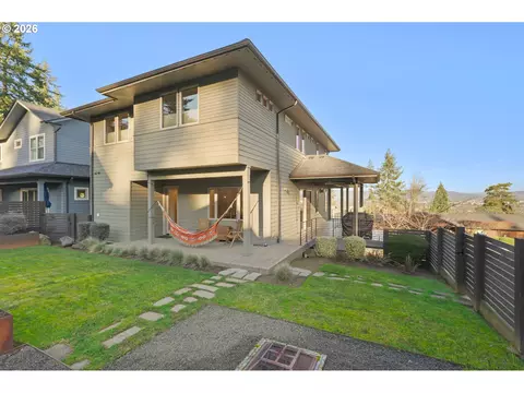 Exterior - 2490 Panorama Dr, Eugene, OR 97405 photo 3 of 5