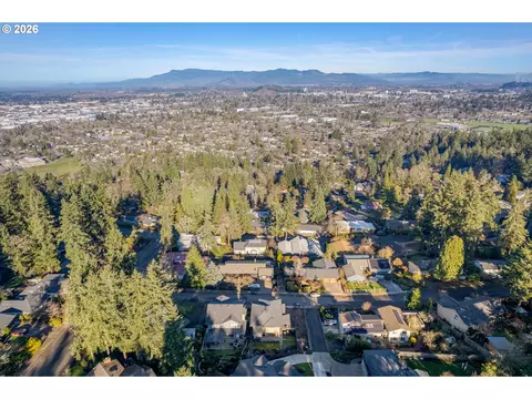 View/Area - 2490 Panorama Dr, Eugene, OR 97405 photo 1 of 3
