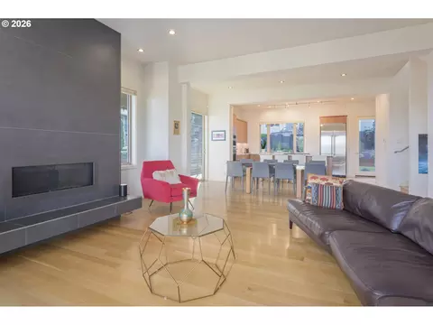 Living - 2490 Panorama Dr, Eugene, OR 97405 photo 4 of 5