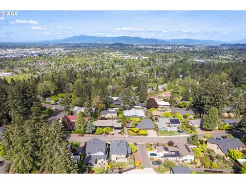View/Area - 2490 Panorama Dr, Eugene, OR 97405 photo 2 of 3