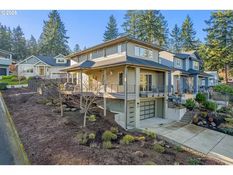 Exterior - 2490 Panorama Dr, Eugene, OR 97405 photo 2 of 5
