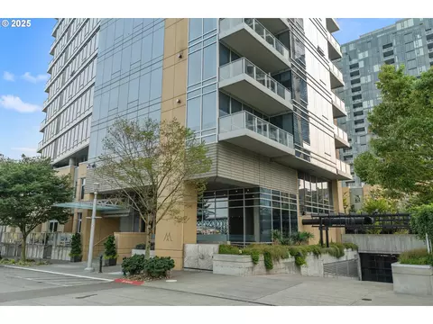 836 S Curry St #902, Portland, OR 97239