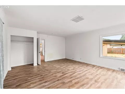 Living - 3003 River Rd, Eugene, OR 97404 photo 5 of 5