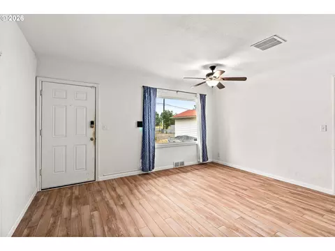 Living - 3003 River Rd, Eugene, OR 97404 photo 1 of 5