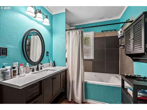 Bath - 3003 River Rd, Eugene, OR 97404 photo 2 of 2