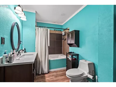 Bath - 3003 River Rd, Eugene, OR 97404 photo 1 of 2