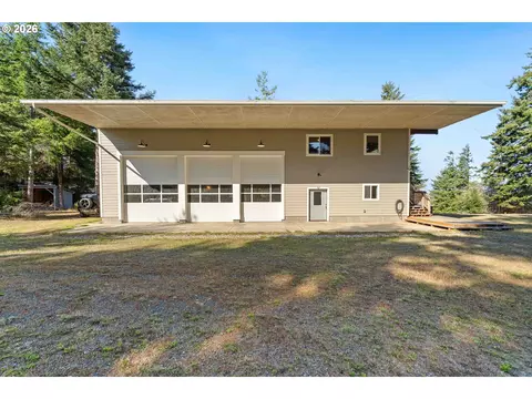 56227 Wisteria Dr, Bandon, OR 97411