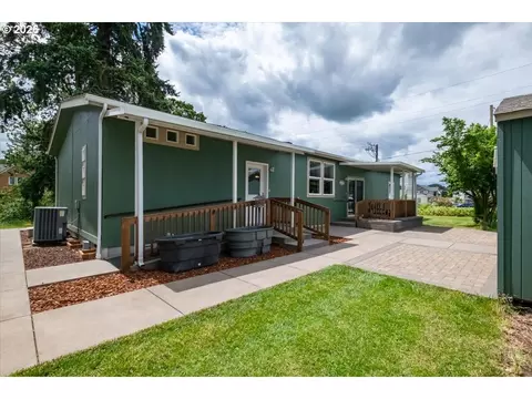 1017 N 2nd St, Jefferson, OR 97352