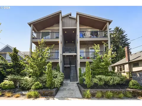 4950 SE Franklin St #2, Portland, OR 97206
