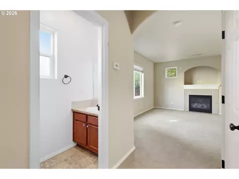 Living - 5773 Mt Vernon Rd, Springfield, OR 97478 photo 5 of 10