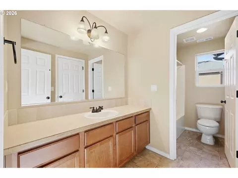 Bath - 5773 Mt Vernon Rd, Springfield, OR 97478 photo 4 of 4